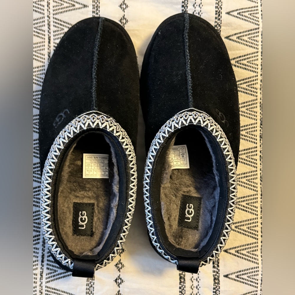 NWOT UGG TAZZ Black 7